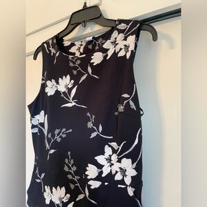Floral Sleeveless Black and White Dress With pockets! Size M GUC